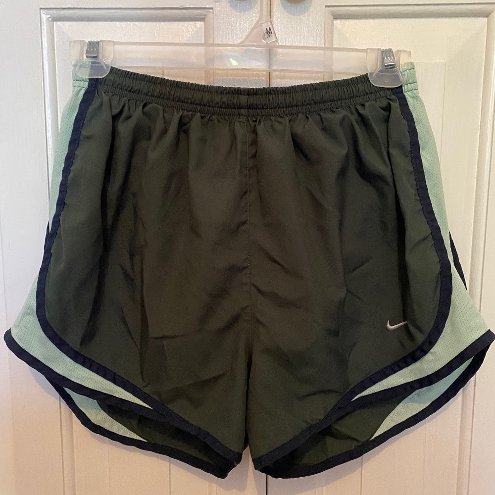 NIKE Women’s Dri-Fit Shorts Size M